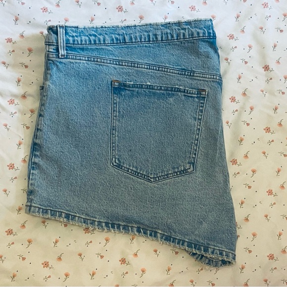 NWT Abercrombie and Fitch- High Rise Mom Short- Size 37/24 - Picture 5 of 10